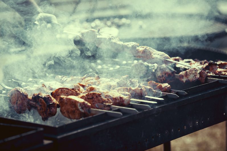 Como manusear a churrasqueira + técnicas para começar o fogo